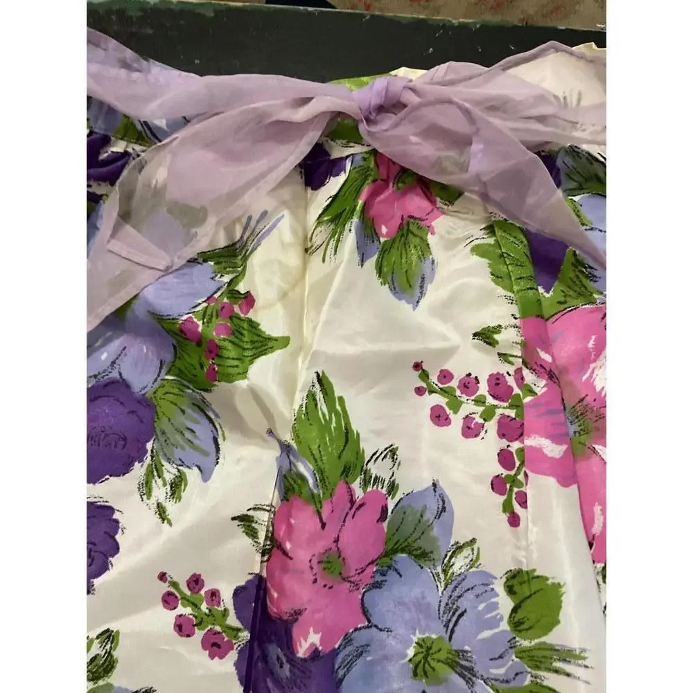 Vintage Floral Organza apron with Decorative Pocket and Lace Trim